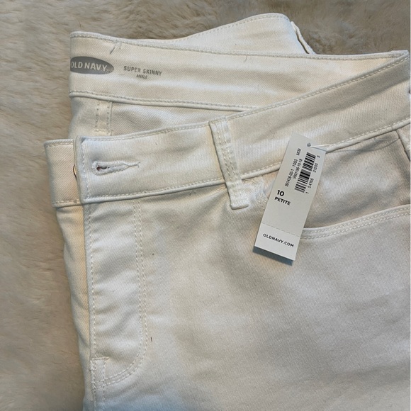 NWT Old Navy White Jeans - Picture 2 of 3